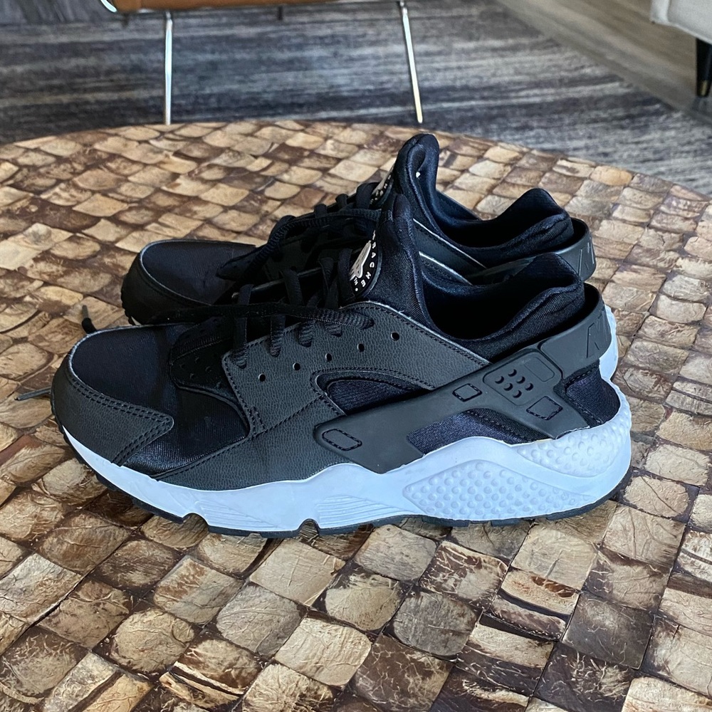 Nike Huarache black/white size 8.5